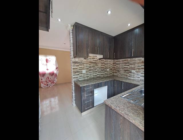 2 BEDROOM HOUSE FOR SALE IN VERULAM CENTRAL